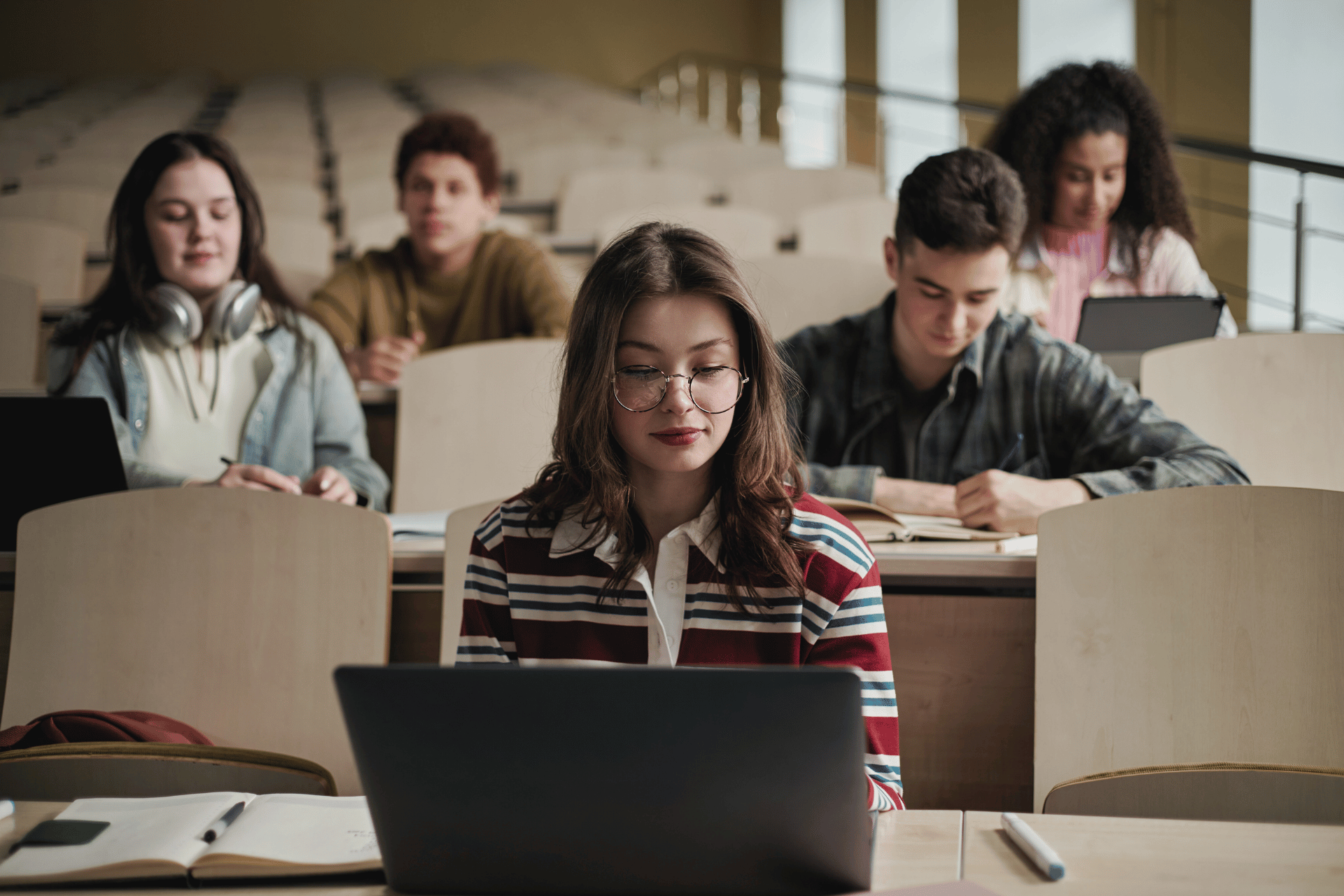 https://studyinvietnam.vn/wp-content/uploads/2025/07/Untitled-design-2025-07-23T223251.583.png
